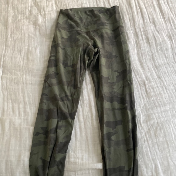 lululemon athletica Pants - LULULEMON ALIGN CAMO LEGGINGS - SIZE 4